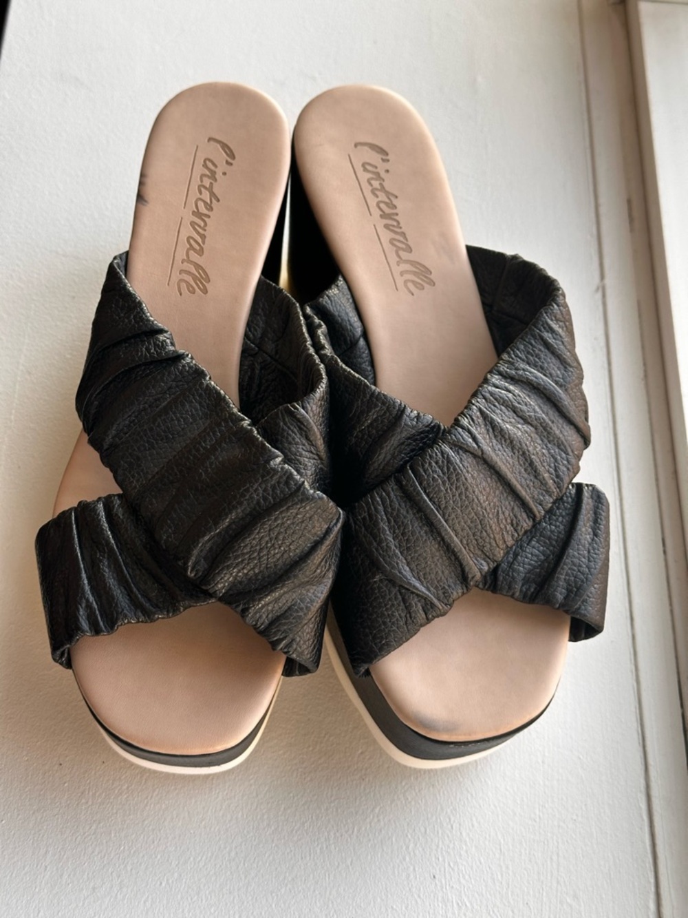 L’INTERVALLE  Black Ruched Slide Sandals - Picture 3 of 6